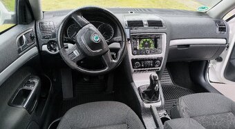 ŠKODA OCTAVIA COMBI 2.0 TDi 103KW CR FAMILY XENON NAVI ŤAŽNÉ - 8