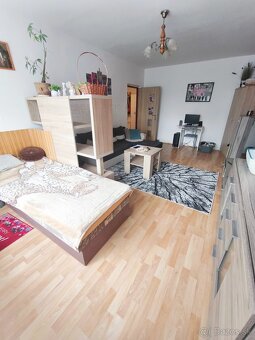 PREDAJ trojizbový byt v centre mesta - 8