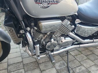 HONDA VF 750c - 8