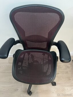 Herman Miller Aeron - 8
