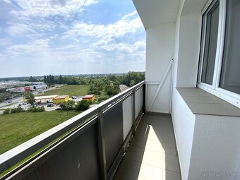 PREDAJ KOMPLETNE PREROBENÝ BYT LOGGIA BA III VAJNORY - 8