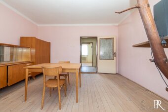 PREDAJ 5 IZBOVÝ RODINNÝ DOM S ROZSIAHLYM POZEMKOM - 8