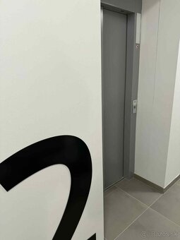 Prenájom nový 1-izbový zariadený byt - 8