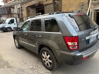 Jeep Grand Cherokee Overland - 8
