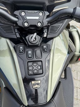 CAN AM SPYDER RT Sea to Sky - 8