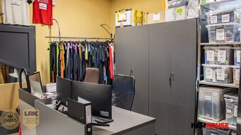 Obchodno-prevádzkové priestory s dostatkom parkovacích miest - 8