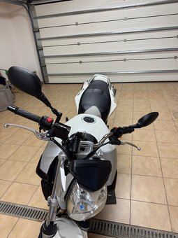 Suzuki GSR 600 - 8