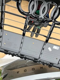 maska mrizka grill audi q7 20- cerna - 8