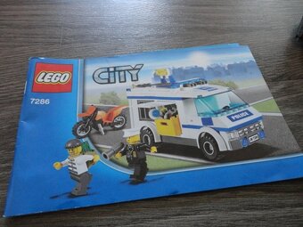 LEGO Policajné auto – „Preprava väzňa" - 8