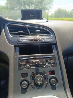 Predám 7 miestne auto PEUGEOT 5008 110kW, 2.0 hdi - 8