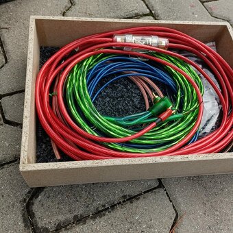 aktívny subwoofer MASSIVE - 8