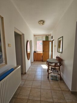 Rodinný dom s krásnym 1200m2 slnečným pozemkom - 8