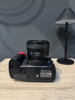 Nikon D7000, 35mm 1.8, 50mm 1.8 - 8