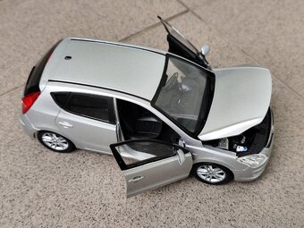 Predám tento Kovový model.Hyundai i30 - 8