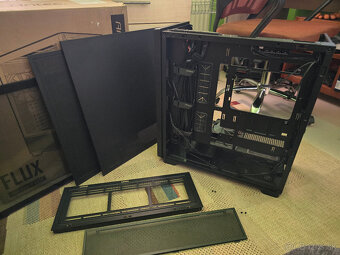 Antec Flux (Midi-Tower) Black - 8