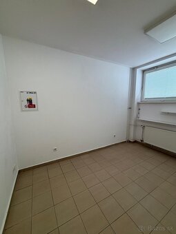 Prenájom kancelárskych priestorov v OD Prior v širšom centre - 8