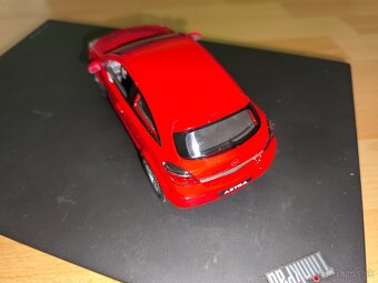 Predám tento nový Kovový model Opel Astra GTC 2005 v mierke - 8