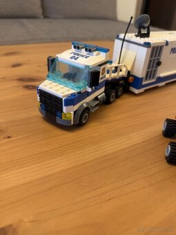 Predám lego Policajný kamión - 8