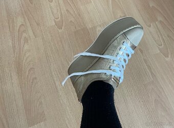 Guess - 8