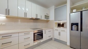 Luxusný 5i. RD, Pezinská ul., 2x PARKING, KLÍMA, TERASA - 8