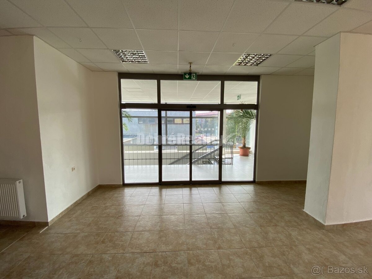 Na prenájom pekný obchodný priestor o rozlohe 250m2 v Rimav - 9