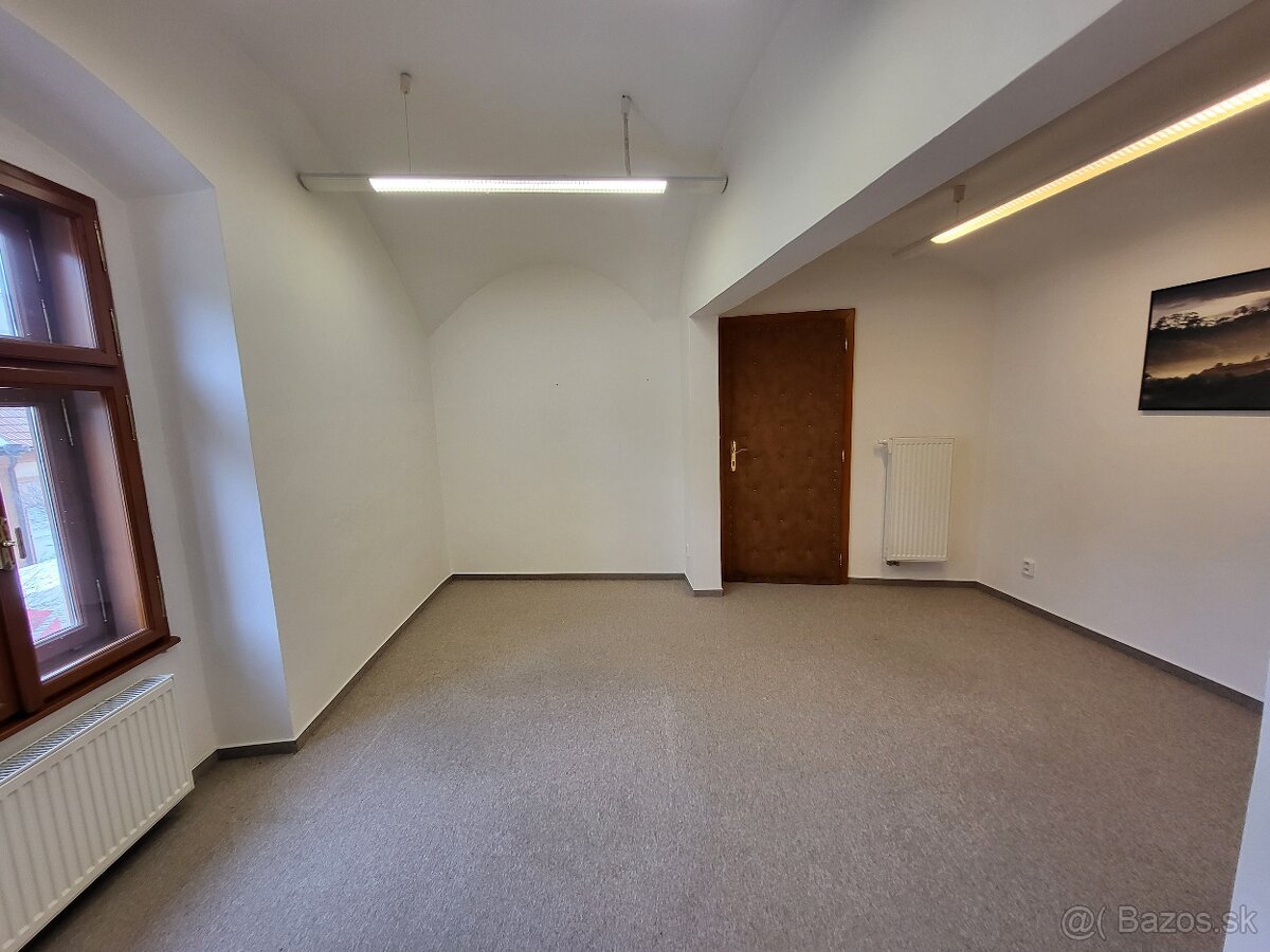 KANCELÁRSKY PRIESTOR - (6 MIESTNOSTÍ) 102,20m², PEZINOK - 9