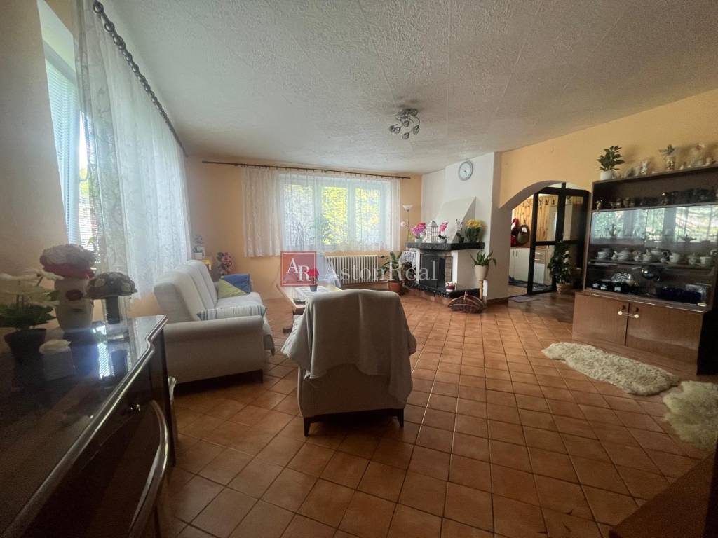 Predaj: rodinný dom s bazénom, altánkom na pozemku 617 m2, S - 9