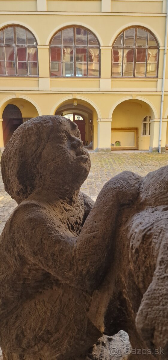 Obrie pieskovcové súsošie „Matka s dieťaťom” z obdobia prvej - 9