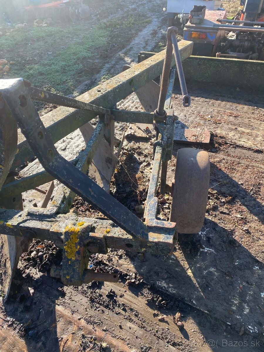 predam vymenim 3-radlicny pluh - 9