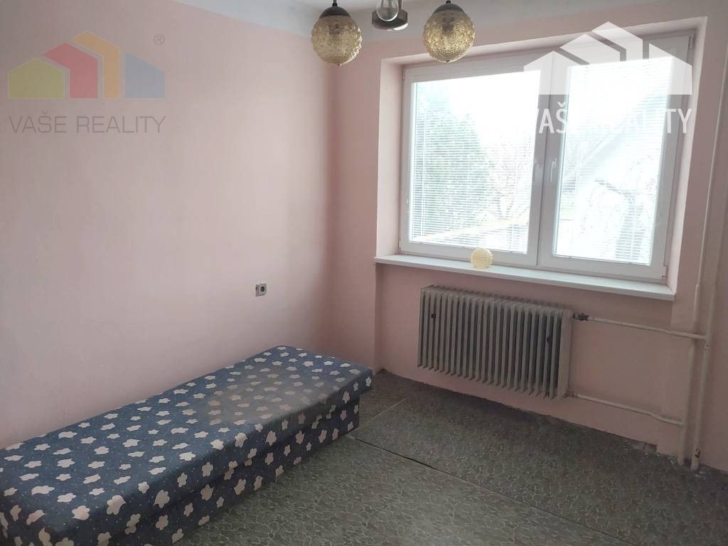 Priestranný rodinný dom s garážou, Vrbové - 9