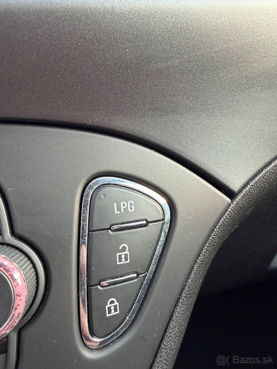 Opel Corsa 1.4i Lpg 42.tis km - 9