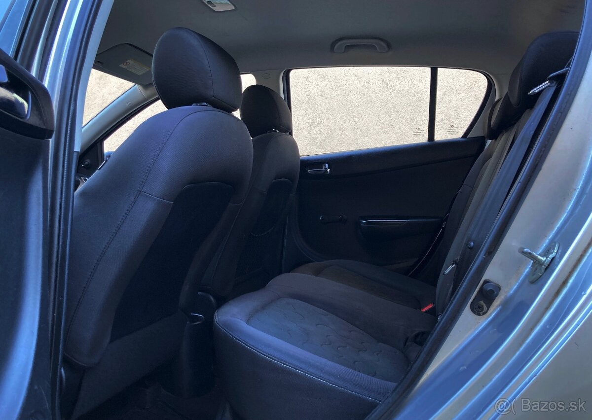 Hyundai i20 1.2i 16V 2010 TOP STAV - 9