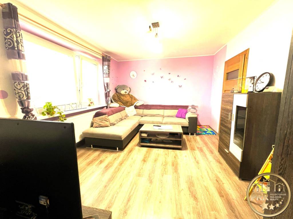 ZNÍŽENÁ CENA Pekný čiastočne prerobený rod.dom, V. Ch - 9