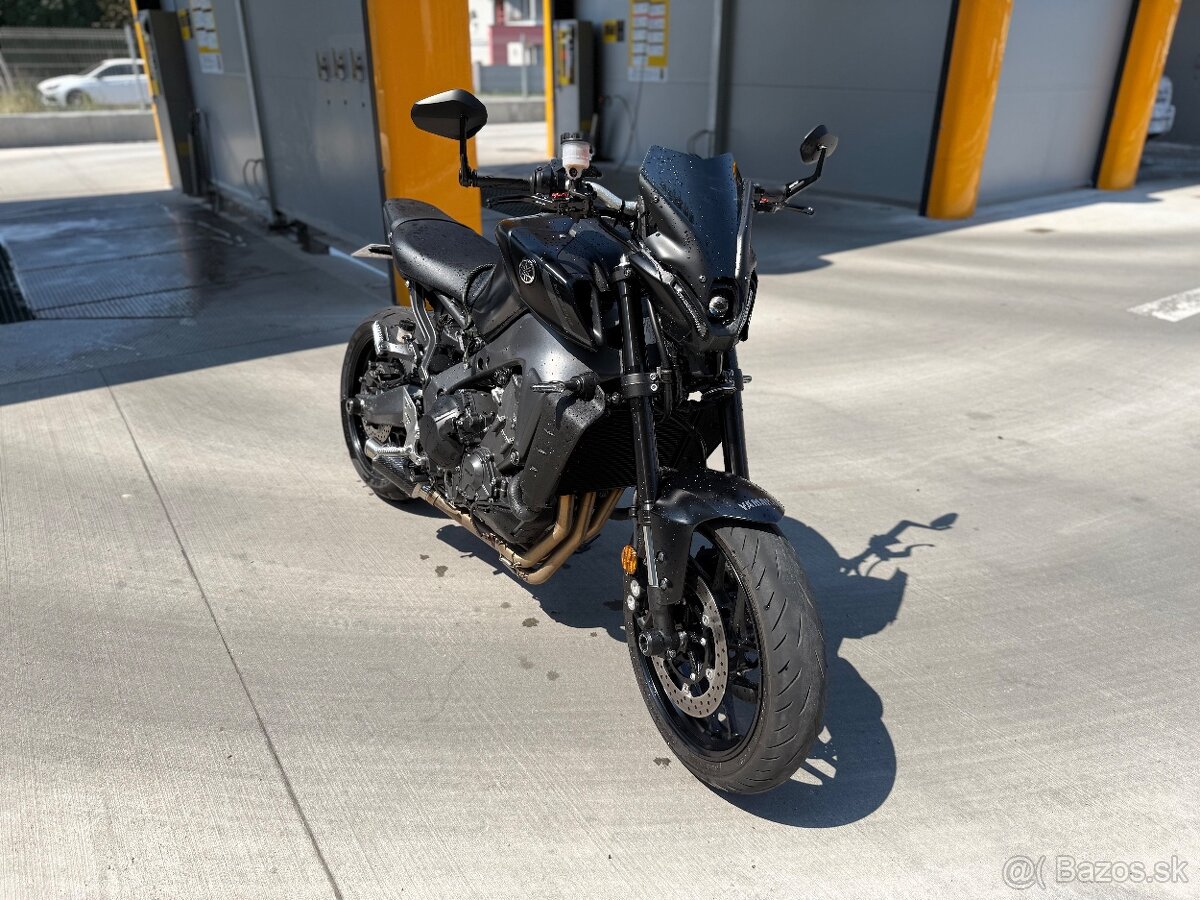 Yamaha MT09 - 9