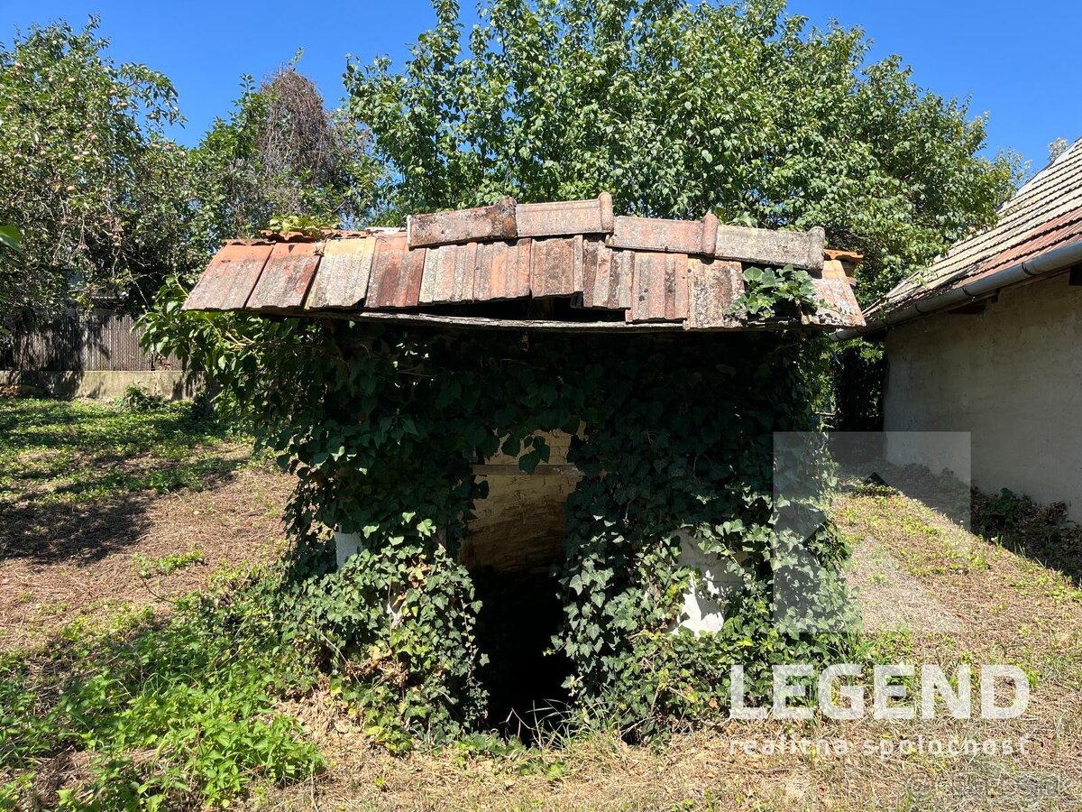 Chalupa Svodín, krásny pozemok 1317 m2, tichá ulička, ovocný - 9