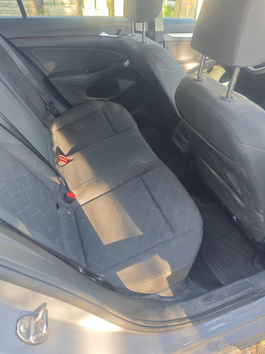 Predám VW Golf 8 1.5 TGI - 9