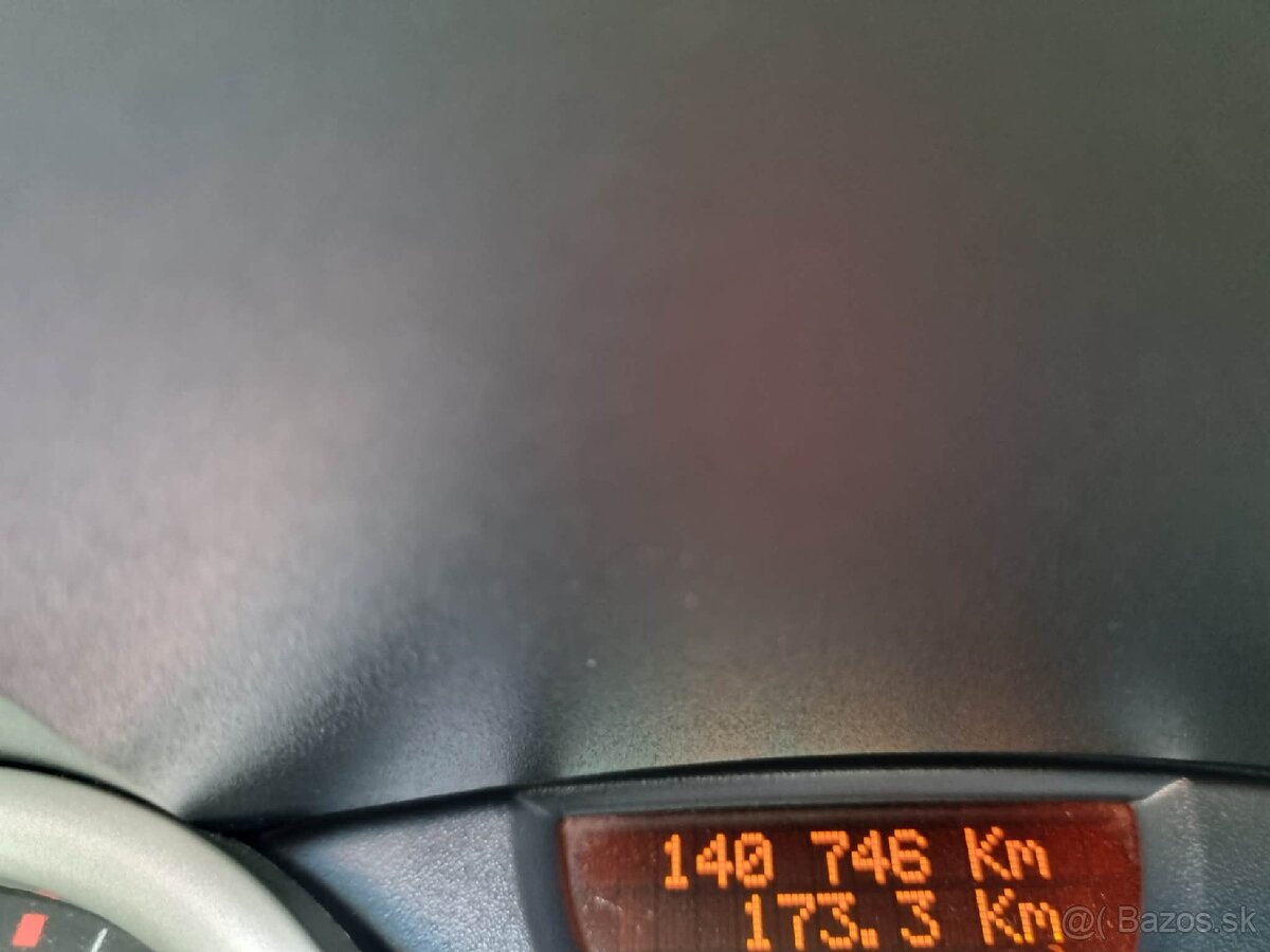 Renault Megan 1.6 benzín 140 000km - 9