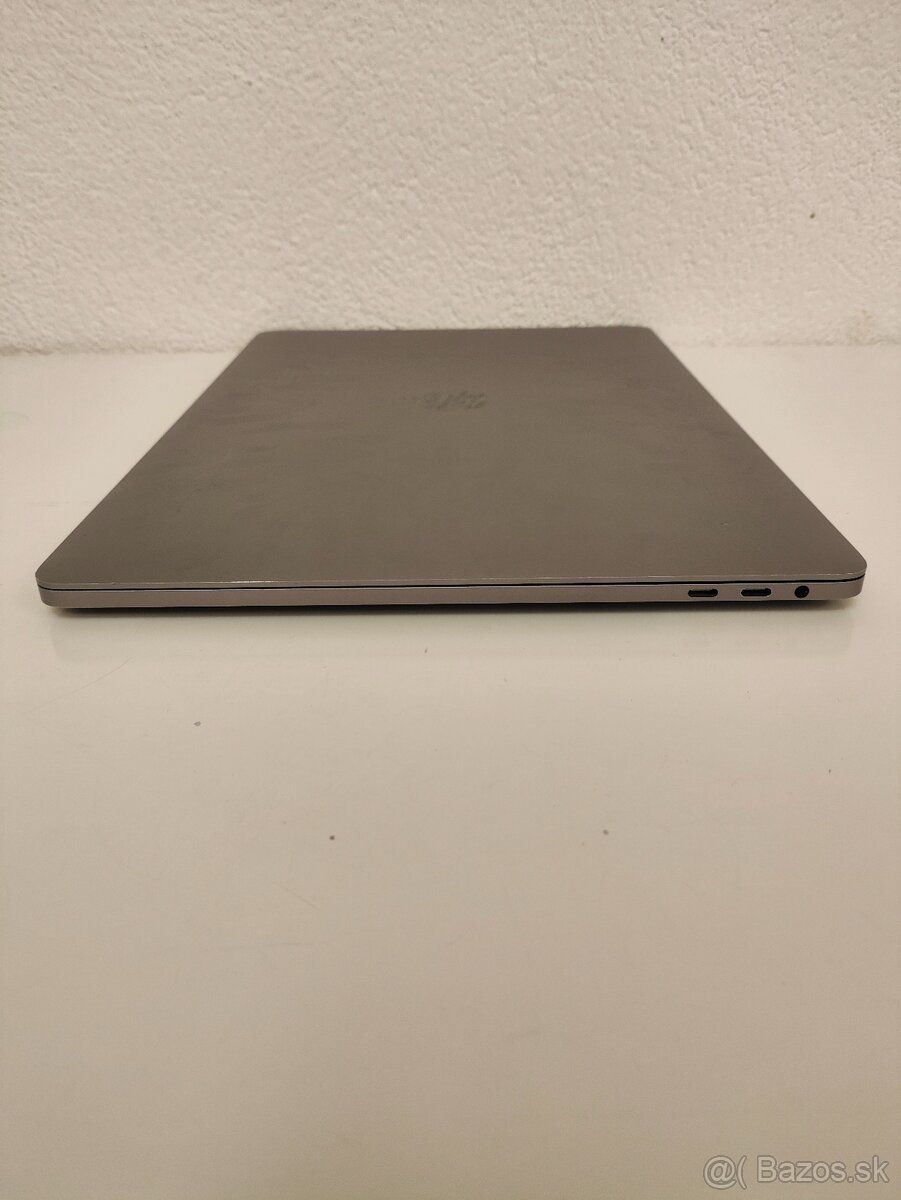 Apple MacBook Pro 15 (2018) | Intel Core i7 • 16 GB RAM • 25 - 9