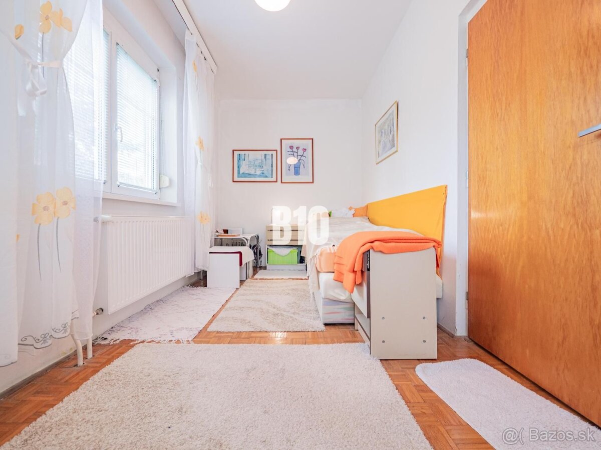 PRIESTRANNÝ RODINNÝ DOM s garážou v pokojnom prostredí mesta - 9