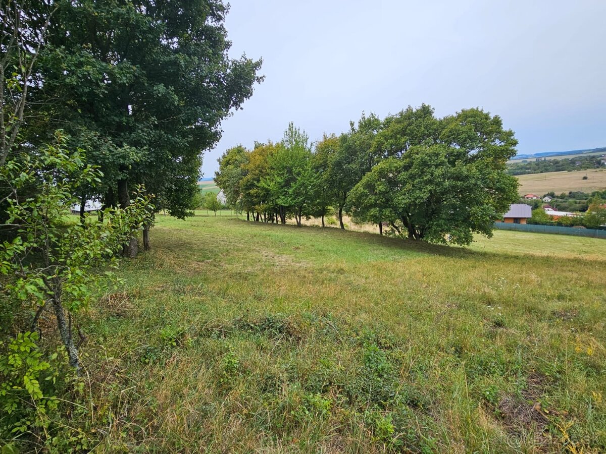 Stavebný pozemok 1 hod od BA; s výhľadom na Veľkú Javorinu. - 9