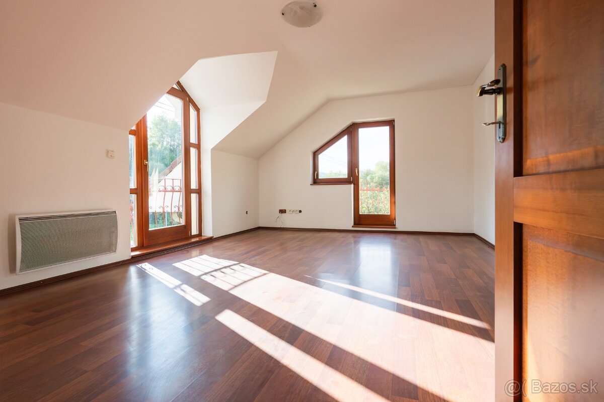 Veľký rodinný dom vhodný aj ako rekreačná nehnuteľnosť - 9