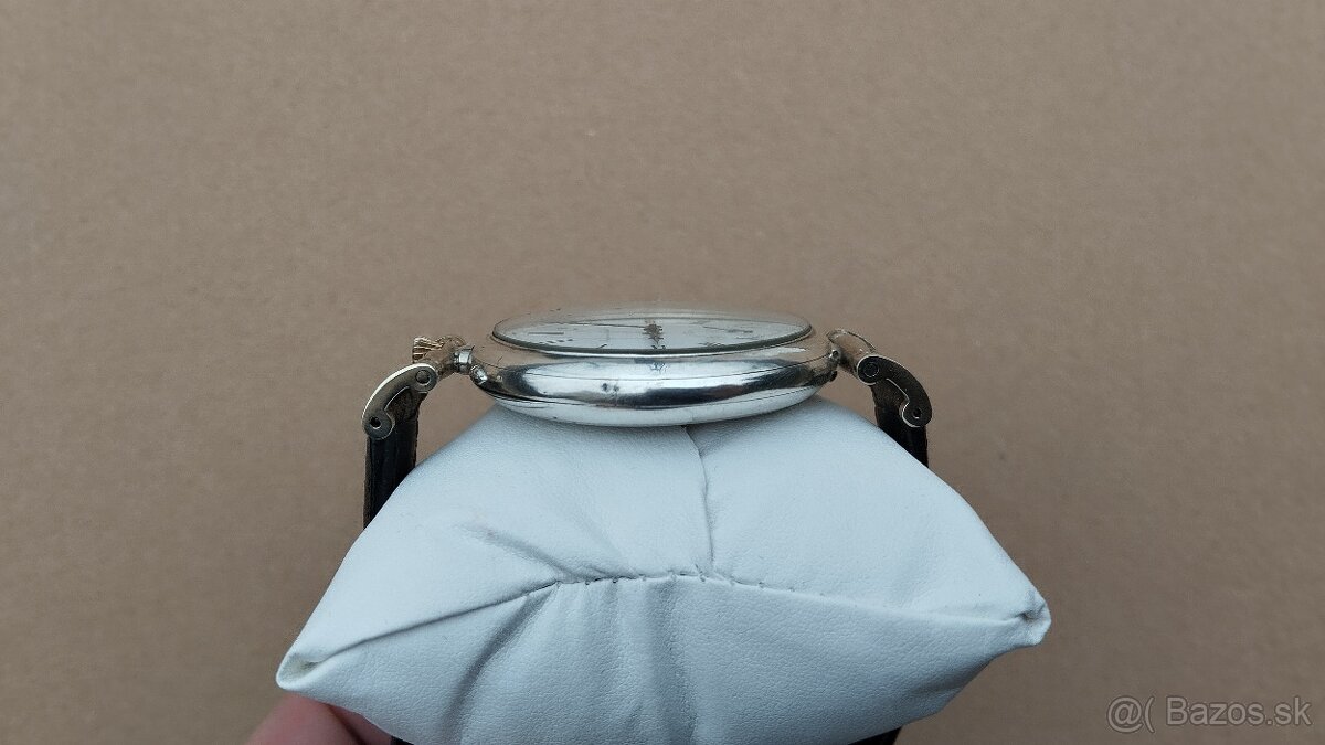 Krásné starožitné hodinky IWC Schaffhausen zdobené medailemi - 9