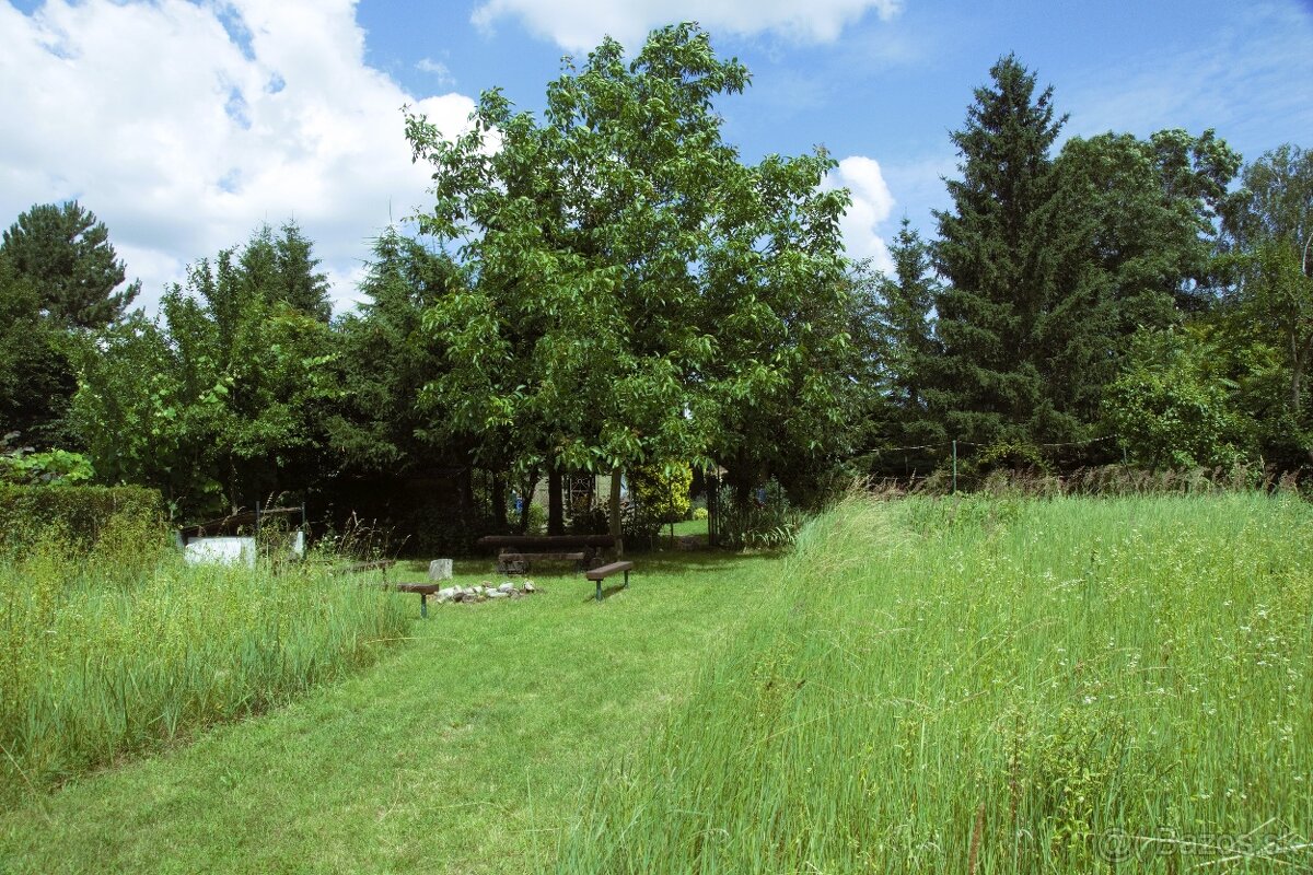 8 árový pozemok s chatou. - 9