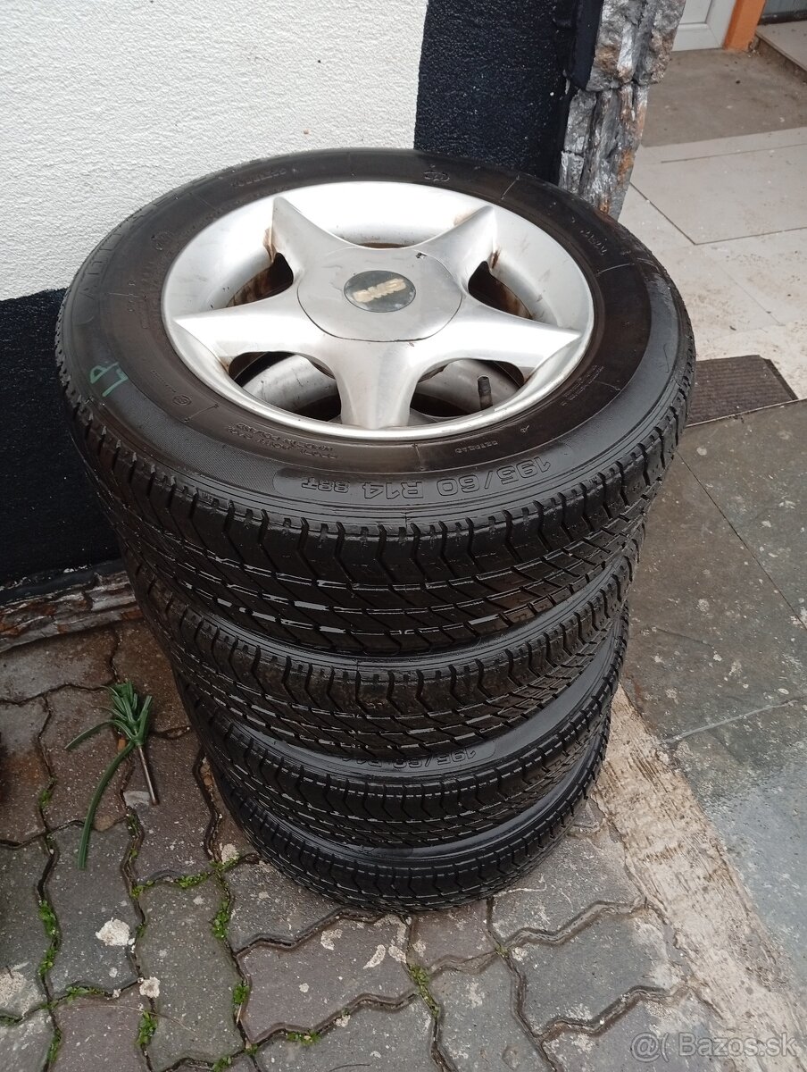 Rohová lavica zo stolom - 9