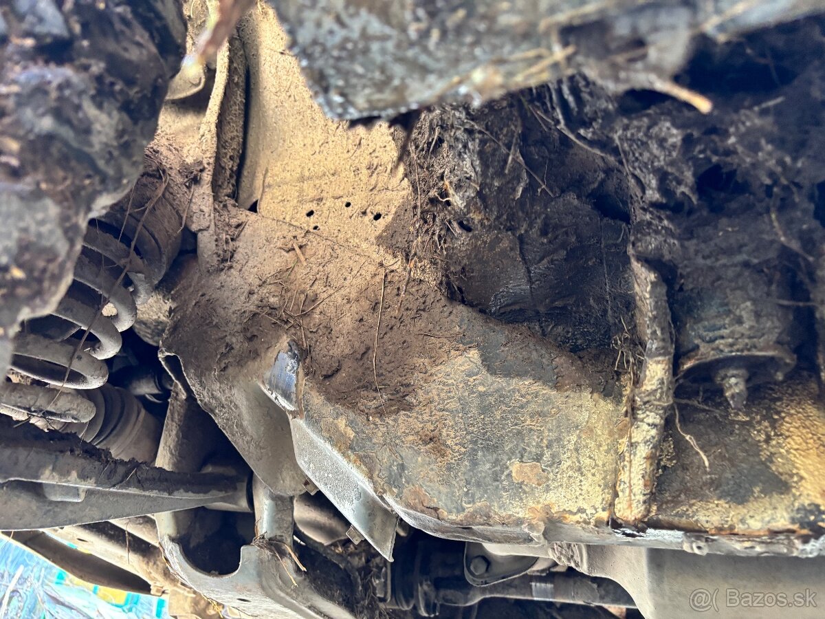 Predám Suzuki Grand Vitara 2.0 Diesel 4x4 - 9