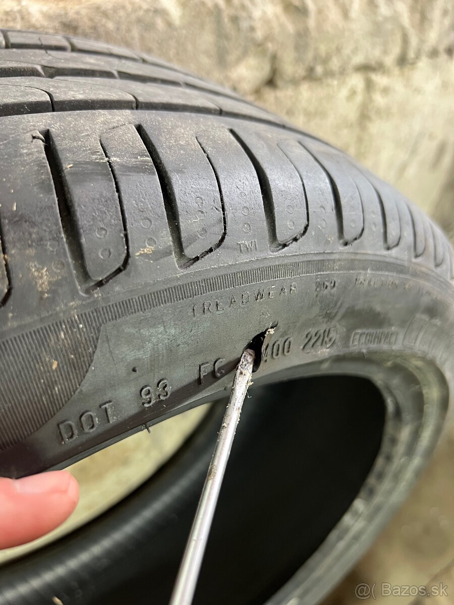Letné gumy 235/40 R19 96W - 9