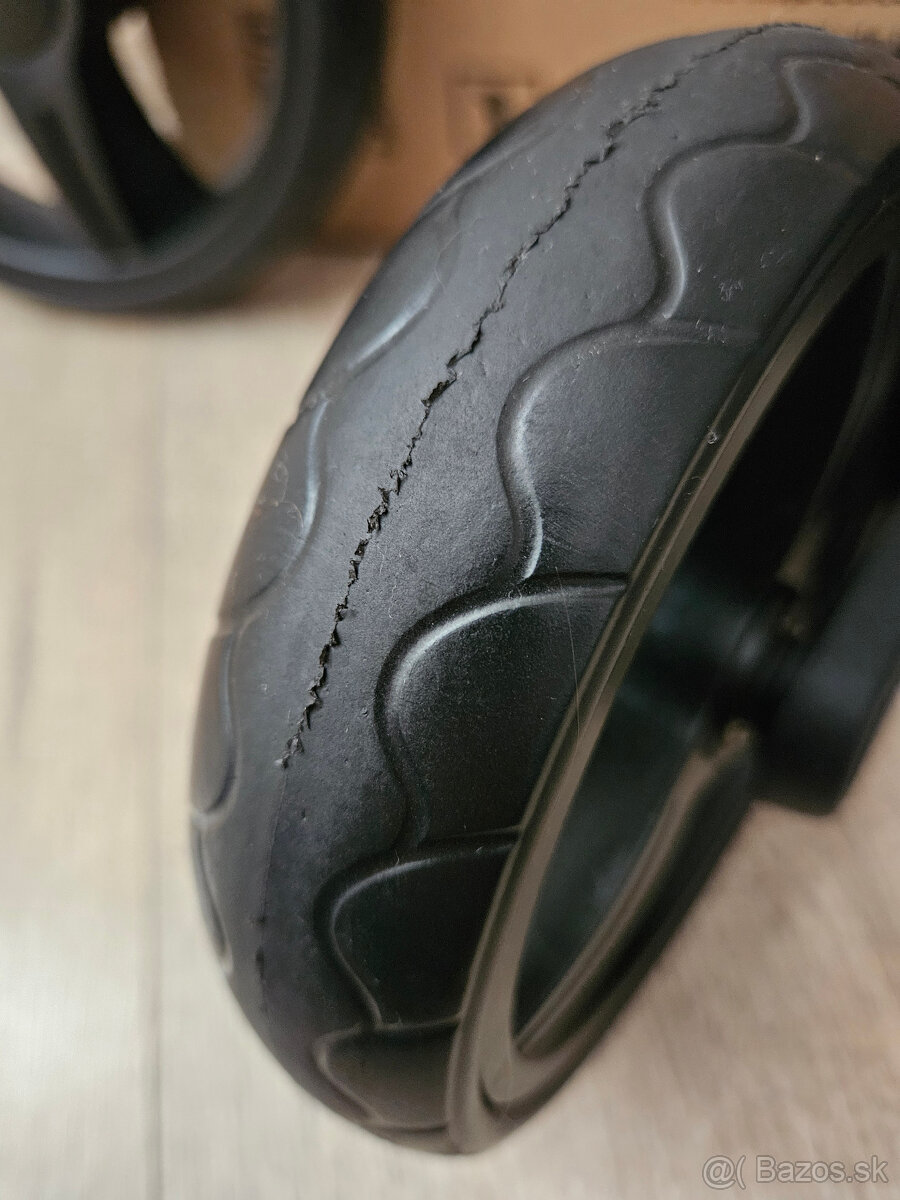 PETITE & MARS Street - 9