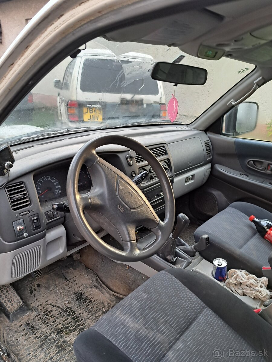 Pajero sport 2.5 - 9