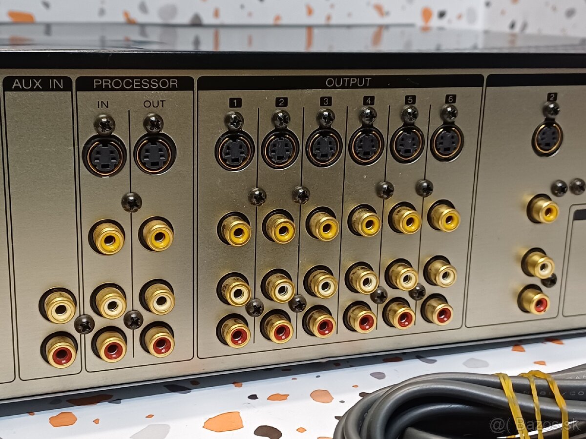 Sony SB-V3000 》prémiový programovateľný video/audio selektor - 9
