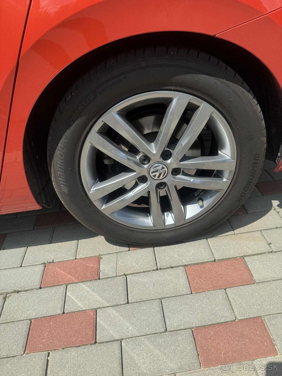 Volķsvwagen Touran plnej výbave - 9